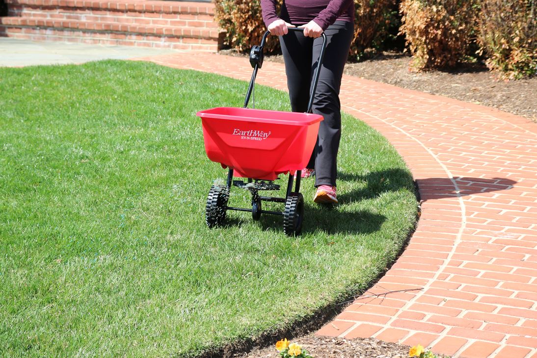 Broadcast Spreader | Seed, Fertilizer & Salt | 65 Pound Capacity | Earthway 2030 Single