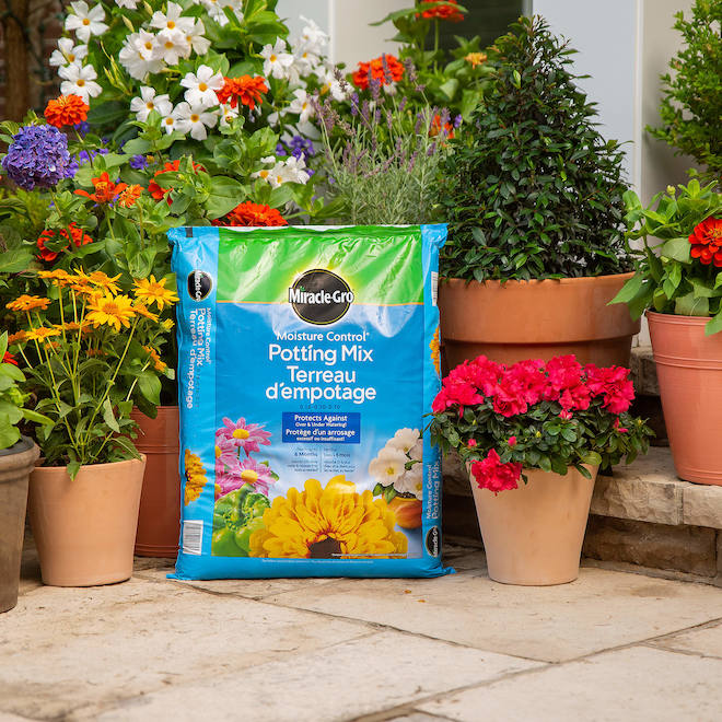 Miracle-Gro Moisture Control Potting Mix 25L | Container Soil
