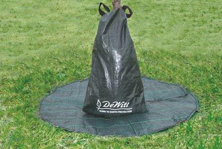 Landscape Supplies | 15 Gallon Tree Watering Bag | Dewitt Dew Right