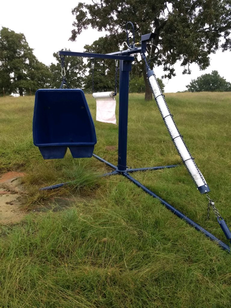 Lewis Cattle Oiler With Mineral Feeder Arm & Pest Drape