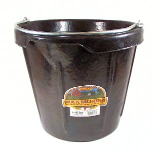 Little Giant Rubber Feed Bucket with Pouring Spout