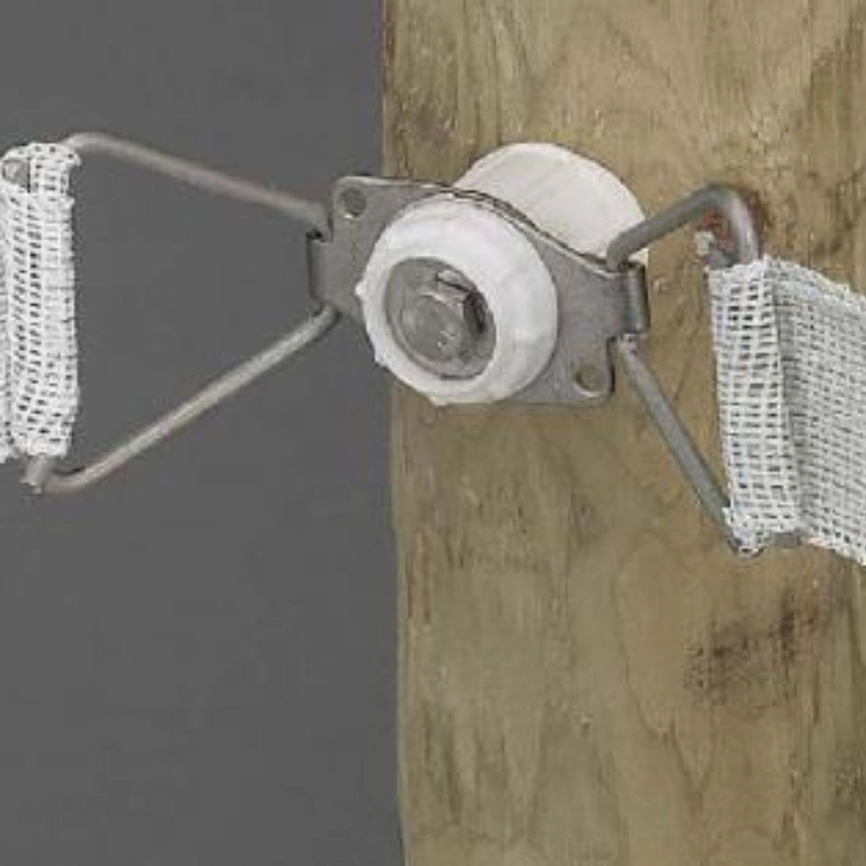 Dare Corner Tensioner for 1 1/2-inch Poly Tape mounted at a wooden pole corner