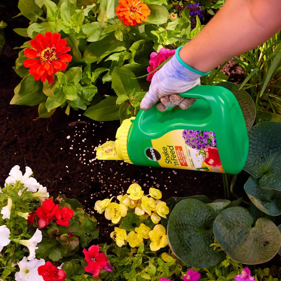 Miracle-Gro Shake 'N Feed All Purpose Plant Food 12-4-8 | 2.04KG